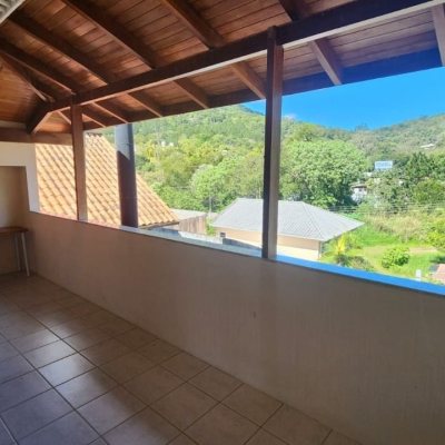 Casa Residencial com 396m², 4 quartos, 1 suíte, 4 garagens, no bairro Itacorubi em Florianópolis