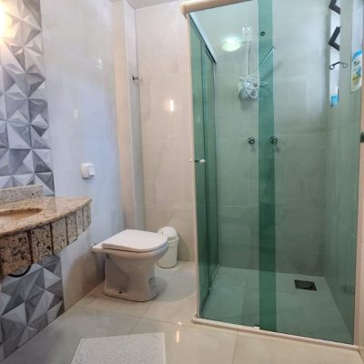 Casa Residencial com 396m², 4 quartos, 1 suíte, 4 garagens, no bairro Itacorubi em Florianópolis