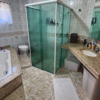 Casa Residencial com 396m², 4 quartos, 1 suíte, 4 garagens, no bairro Itacorubi em Florianópolis