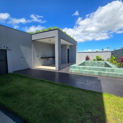 Casa Residencial com 260m², 3 quartos, 3 suítes, 2 garagens, no bairro Vargem Do Bom Jesus em Florianópolis