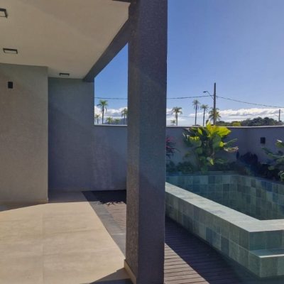 Casa Residencial com 260m², 3 quartos, 3 suítes, 2 garagens, no bairro Vargem Do Bom Jesus em Florianópolis