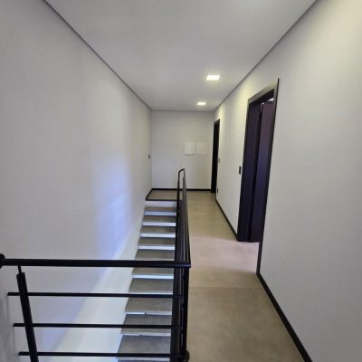 Casa Residencial com 260m², 3 quartos, 3 suítes, 2 garagens, no bairro Vargem Do Bom Jesus em Florianópolis