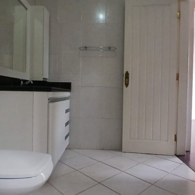 Casa Residencial com 237m², 5 quartos, 1 suíte, 6 garagens, no bairro Balneário em Florianópolis