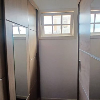 Casa Residencial com 237m², 5 quartos, 1 suíte, 6 garagens, no bairro Balneário em Florianópolis