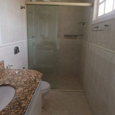 Casa Residencial com 237m², 5 quartos, 1 suíte, 6 garagens, no bairro Balneário em Florianópolis