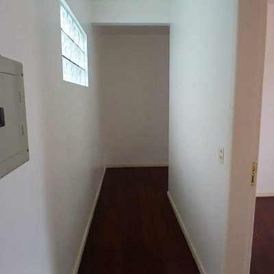 Casa Residencial com 237m², 5 quartos, 1 suíte, 6 garagens, no bairro Balneário em Florianópolis