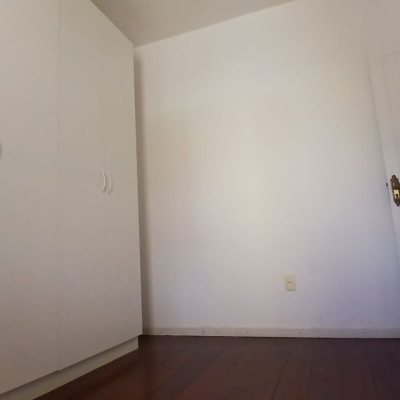 Casa Residencial com 237m², 5 quartos, 1 suíte, 6 garagens, no bairro Balneário em Florianópolis