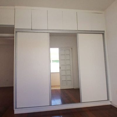 Casa Residencial com 237m², 5 quartos, 1 suíte, 6 garagens, no bairro Balneário em Florianópolis