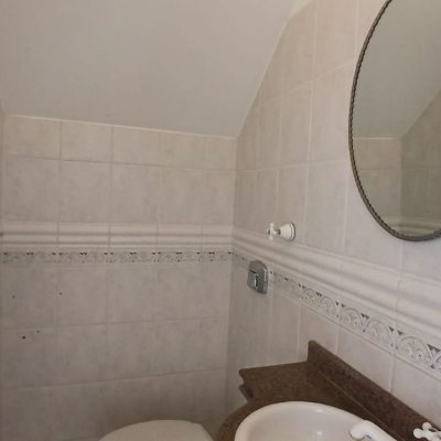 Casa Residencial com 237m², 5 quartos, 1 suíte, 6 garagens, no bairro Balneário em Florianópolis