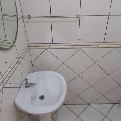 Casa Residencial com 237m², 5 quartos, 1 suíte, 6 garagens, no bairro Balneário em Florianópolis