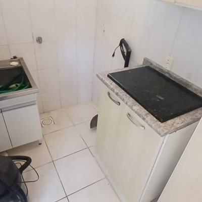 Casa Residencial com 237m², 5 quartos, 1 suíte, 6 garagens, no bairro Balneário em Florianópolis