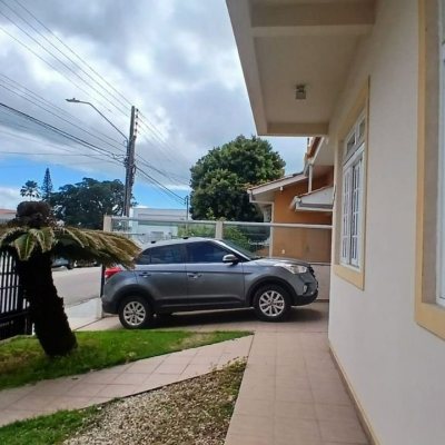 Casa Residencial com 237m², 5 quartos, 1 suíte, 6 garagens, no bairro Balneário em Florianópolis