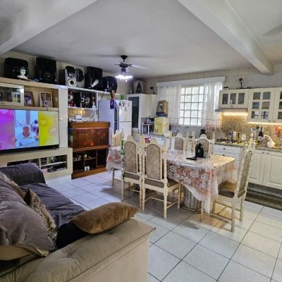 Casa Residencial com 180m², 4 quartos, 2 suítes, 2 garagens, no bairro Passa Vinte em Palhoça