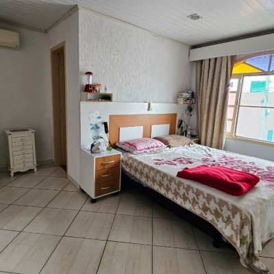 Casa Residencial com 180m², 4 quartos, 2 suítes, 2 garagens, no bairro Passa Vinte em Palhoça