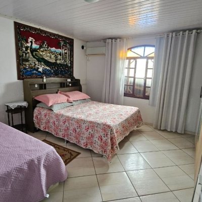 Casa Residencial com 180m², 4 quartos, 2 suítes, 2 garagens, no bairro Passa Vinte em Palhoça