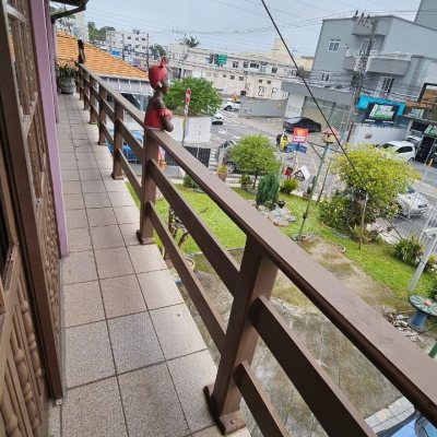 Casa Residencial com 180m², 4 quartos, 2 suítes, 2 garagens, no bairro Passa Vinte em Palhoça