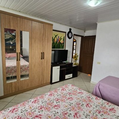 Casa Residencial com 180m², 4 quartos, 2 suítes, 2 garagens, no bairro Passa Vinte em Palhoça