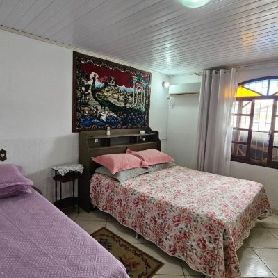 Casa Residencial com 180m², 4 quartos, 2 suítes, 2 garagens, no bairro Passa Vinte em Palhoça