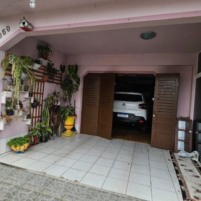 Casa Residencial com 180m², 4 quartos, 2 suítes, 2 garagens, no bairro Passa Vinte em Palhoça