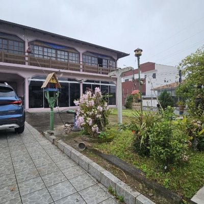 Casa Residencial com 180m², 4 quartos, 2 suítes, 2 garagens, no bairro Passa Vinte em Palhoça