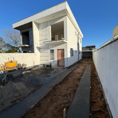 Sobrado Residencial com 107m², 2 quartos, 2 suítes, 1 garagem, no bairro São João Do Rio Vermelho em Florianópolis