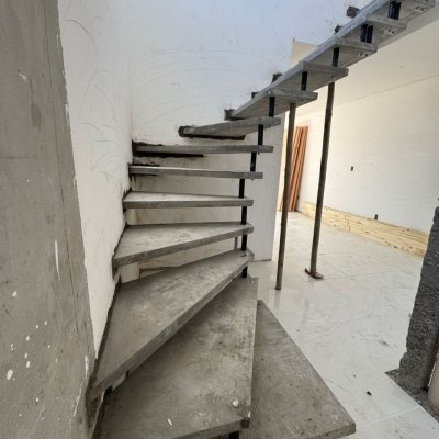 Sobrado Residencial com 107m², 2 quartos, 2 suítes, 1 garagem, no bairro São João Do Rio Vermelho em Florianópolis