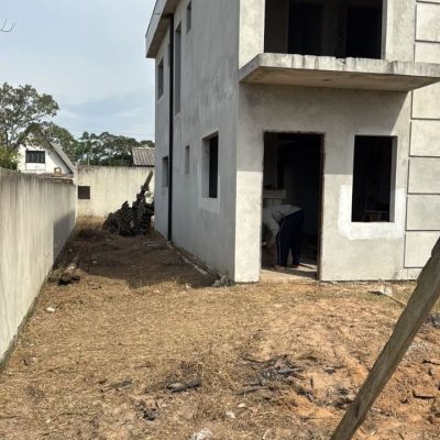 Sobrado Residencial com 107m², 2 quartos, 2 suítes, 1 garagem, no bairro São João Do Rio Vermelho em Florianópolis