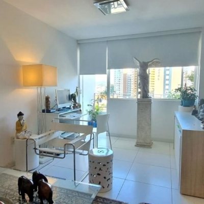 Apartamentos com 93m², 2 quartos, 1 suíte, 1 garagem, no bairro Centro em Florianópolis