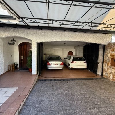 Casa Residencial com 416m², 3 quartos, 1 suíte, 4 garagens, no bairro Morro Da Cruz em Florianópolis