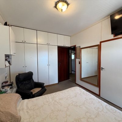 Casa Residencial com 416m², 3 quartos, 1 suíte, 4 garagens, no bairro Morro Da Cruz em Florianópolis