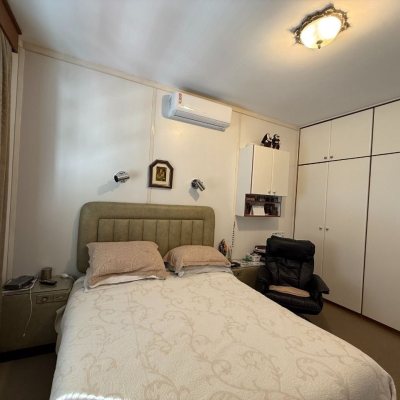 Casa Residencial com 416m², 3 quartos, 1 suíte, 4 garagens, no bairro Morro Da Cruz em Florianópolis