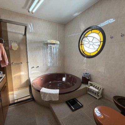 Casa Residencial com 416m², 3 quartos, 1 suíte, 4 garagens, no bairro Morro Da Cruz em Florianópolis