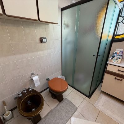 Casa Residencial com 416m², 3 quartos, 1 suíte, 4 garagens, no bairro Morro Da Cruz em Florianópolis