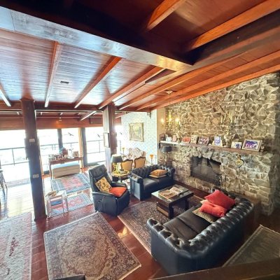 Casa Residencial com 416m², 3 quartos, 1 suíte, 4 garagens, no bairro Morro Da Cruz em Florianópolis