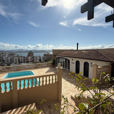 Casa Residencial com 416m², 3 quartos, 1 suíte, 4 garagens, no bairro Morro Da Cruz em Florianópolis