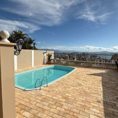 Casa Residencial com 416m², 3 quartos, 1 suíte, 4 garagens, no bairro Morro Da Cruz em Florianópolis