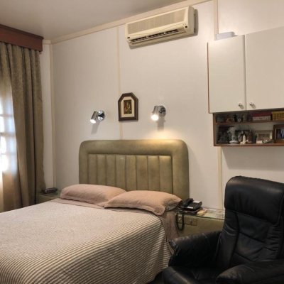 Casa Residencial com 416m², 3 quartos, 1 suíte, 4 garagens, no bairro Morro Da Cruz em Florianópolis