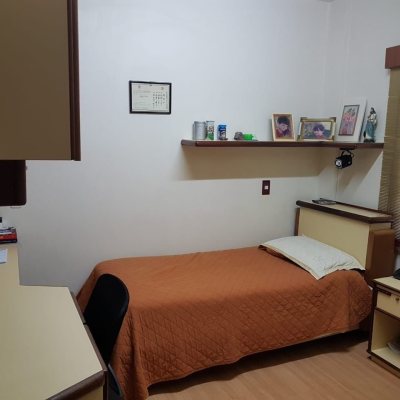 Casa Residencial com 416m², 3 quartos, 1 suíte, 4 garagens, no bairro Morro Da Cruz em Florianópolis