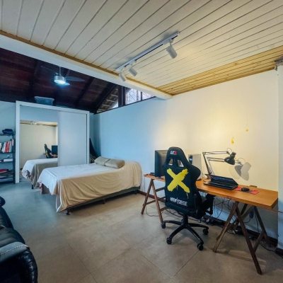 Casa Residencial com 160m², 4 quartos, 2 garagens, no bairro Lagoa Da Conceição em Florianópolis