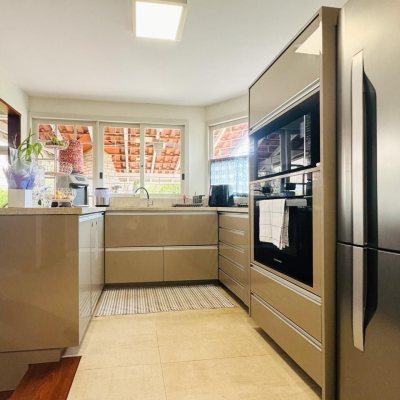 Casa Residencial com 160m², 4 quartos, 2 garagens, no bairro Lagoa Da Conceição em Florianópolis