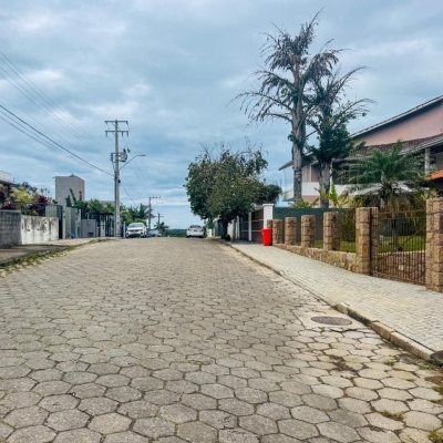 Casa Residencial com 160m², 4 quartos, 2 garagens, no bairro Lagoa Da Conceição em Florianópolis