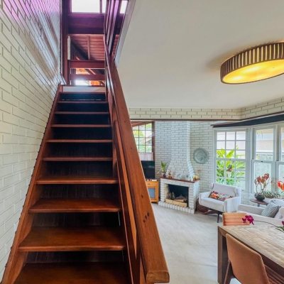 Casa Residencial com 160m², 4 quartos, 2 garagens, no bairro Lagoa Da Conceição em Florianópolis