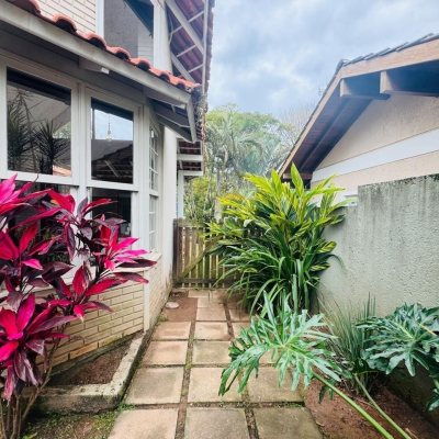 Casa Residencial com 160m², 4 quartos, 2 garagens, no bairro Lagoa Da Conceição em Florianópolis