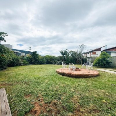 Casa Residencial com 160m², 4 quartos, 2 garagens, no bairro Lagoa Da Conceição em Florianópolis