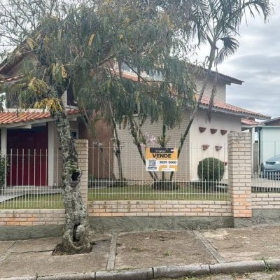 Casa Residencial com 160m², 4 quartos, 2 garagens, no bairro Lagoa Da Conceição em Florianópolis