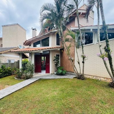 Casa Residencial com 160m², 4 quartos, 2 garagens, no bairro Lagoa Da Conceição em Florianópolis