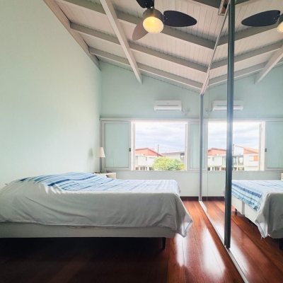 Casa Residencial com 160m², 4 quartos, 2 garagens, no bairro Lagoa Da Conceição em Florianópolis