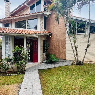 Casa Residencial com 160m², 4 quartos, 2 garagens, no bairro Lagoa Da Conceição em Florianópolis