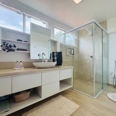 Casa Residencial com 160m², 4 quartos, 2 garagens, no bairro Lagoa Da Conceição em Florianópolis