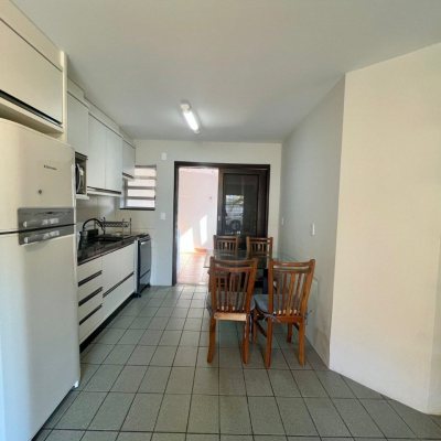 Casa em Condomínio com 73m², 2 quartos, 1 garagem, no bairro Jurerê em Florianópolis